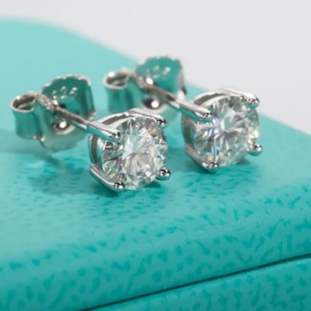 Certified 1 carat VVS1 Moissanite Diamond Luxury Stud Earrings